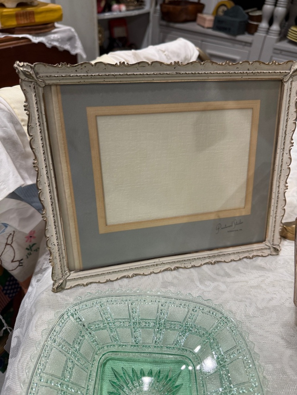Ornate Vintage-Style Decorative Frame in Antique White and brass.